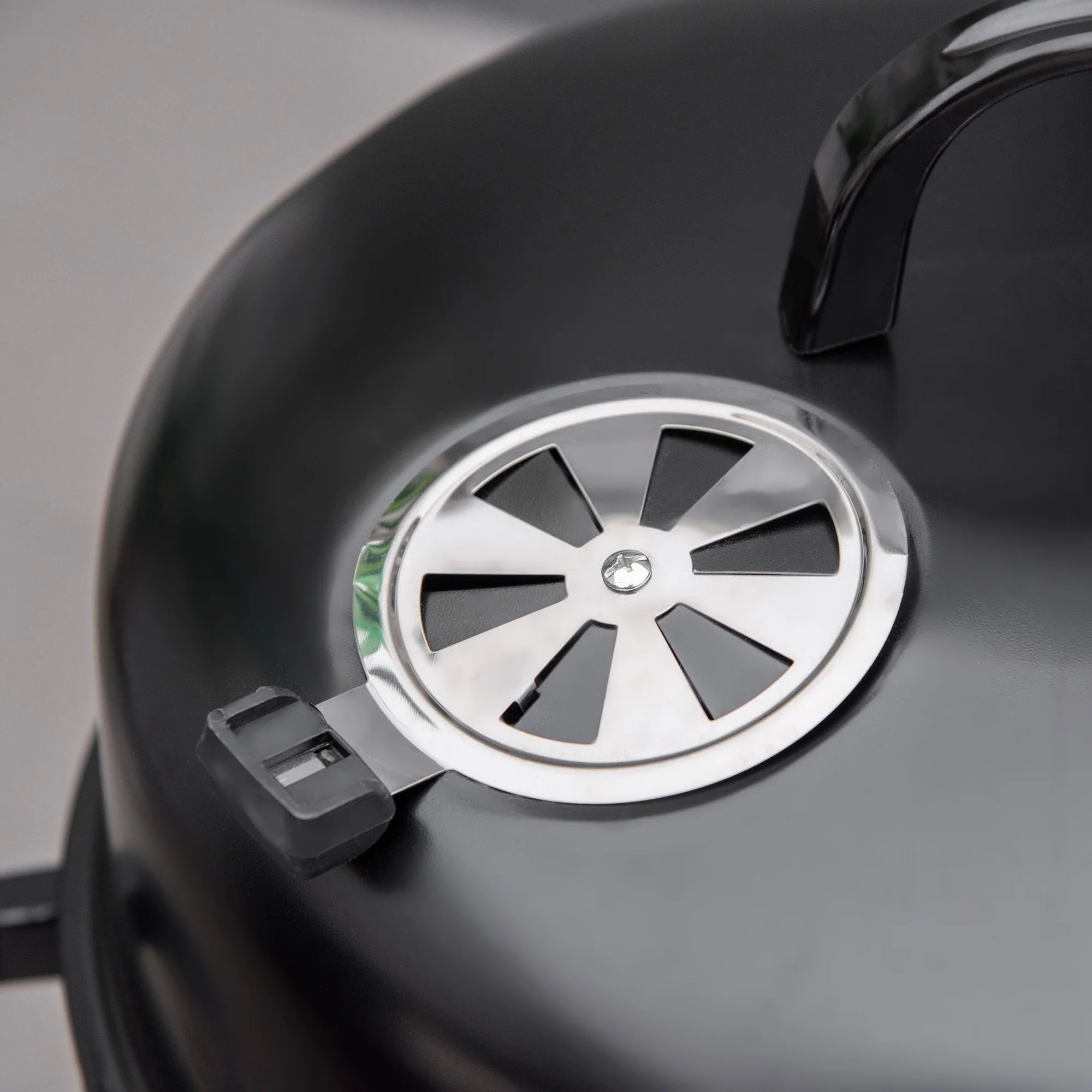 3-in-1 16" Vertical  Round Charcoal Barbecue Grill for Outdoor Camping Picnic, Black - Image 10